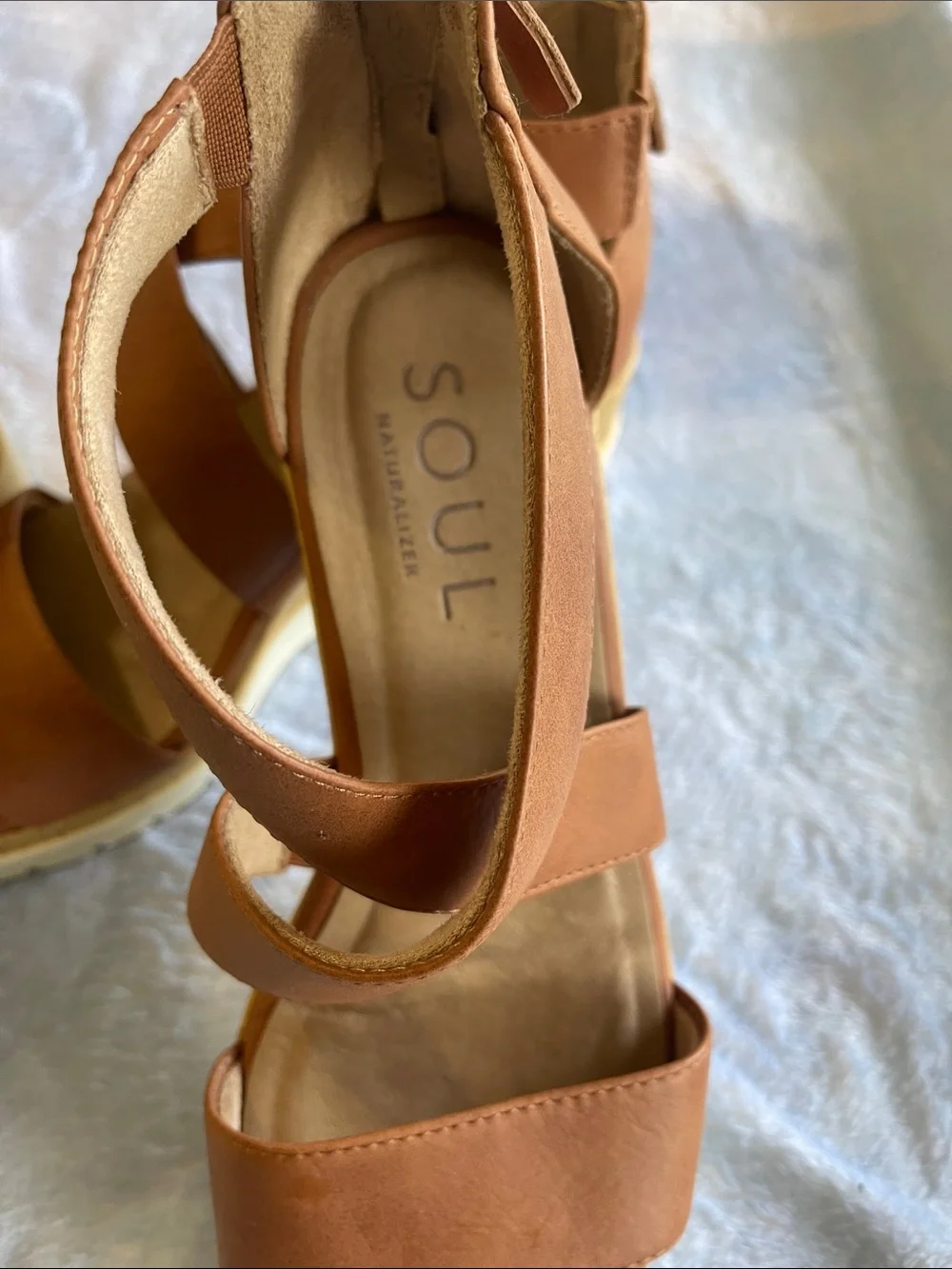 SOUL Naturalizer Strappy Wedge Sandals in Cream and Tan Size 8.5
